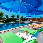 Uzumlu Village 3 Bedroom וילה קלקן