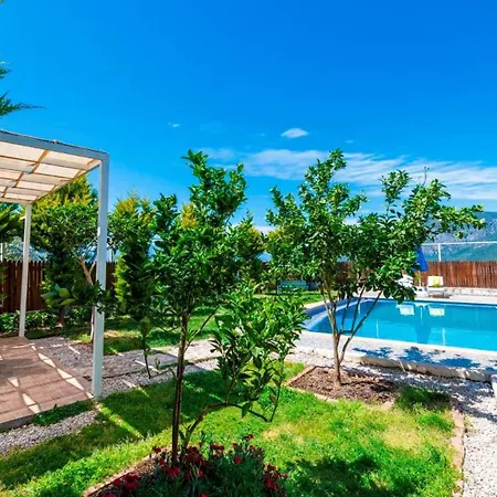 Uzumlu Village 3 Bedroom 8691 *