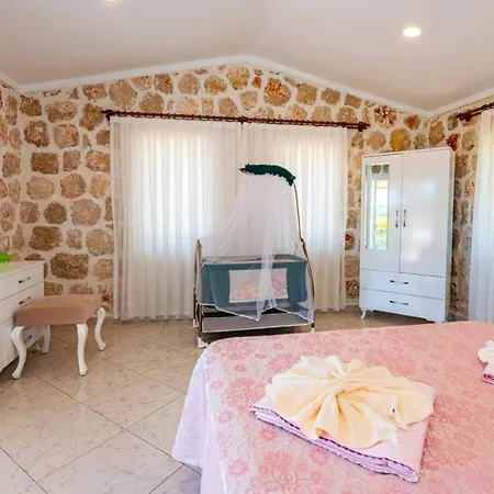 Uzumlu Village 3 Bedroom 8691 * Kalkan