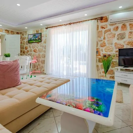 Uzumlu Village 3 Bedroom 8691 Villa Kalkan